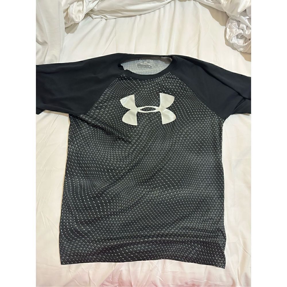 Under Armour boys T-shirt size YXL